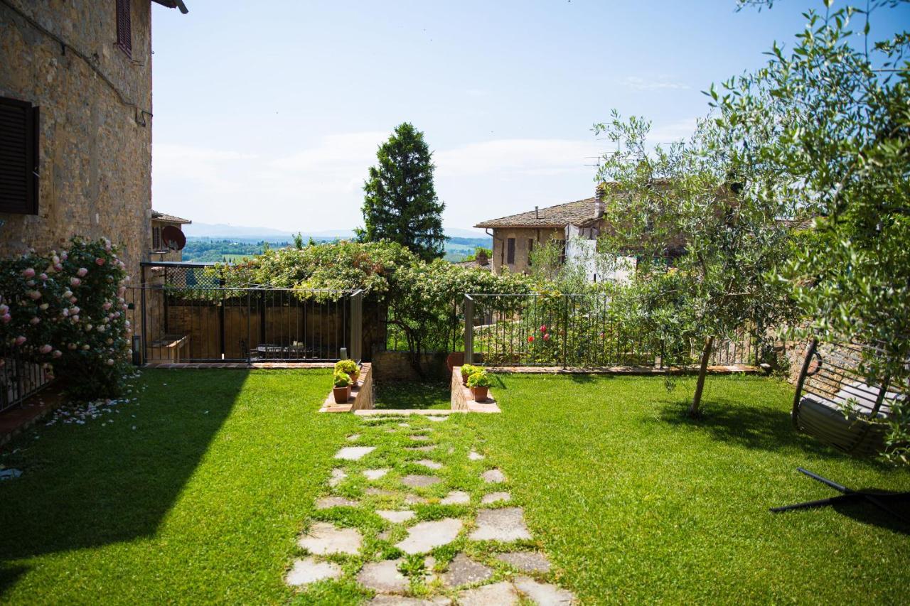 The Tower'S Garden Apartment ซานจีมิญญาโน ภายนอก รูปภาพ